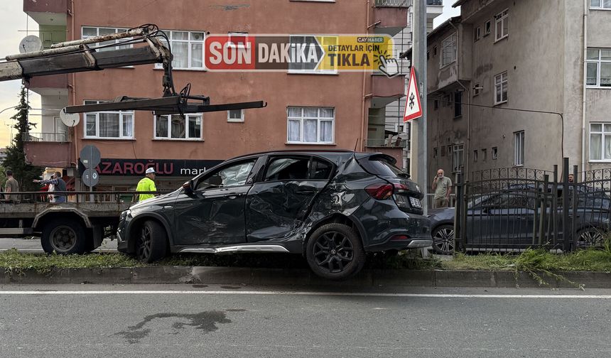 Rize'de otomobille kamyonetin çarpıştığı kazada 5 kişi yaralandı