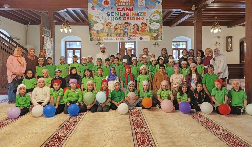 Çayeli’nde ÇEDES kapsamında öğrencilere cami etkinliği