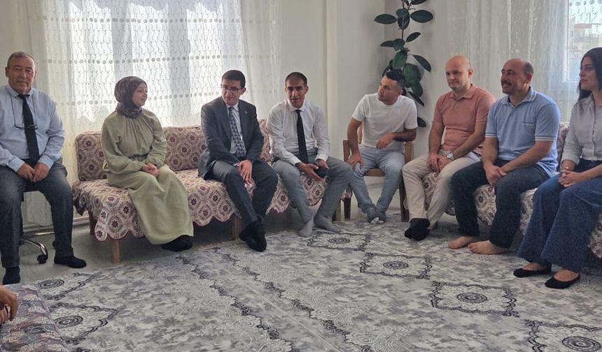 Çayelili Kaymakamdan YKS Türkiye 118.'si Öğrenciye Tebrik Ziyareti