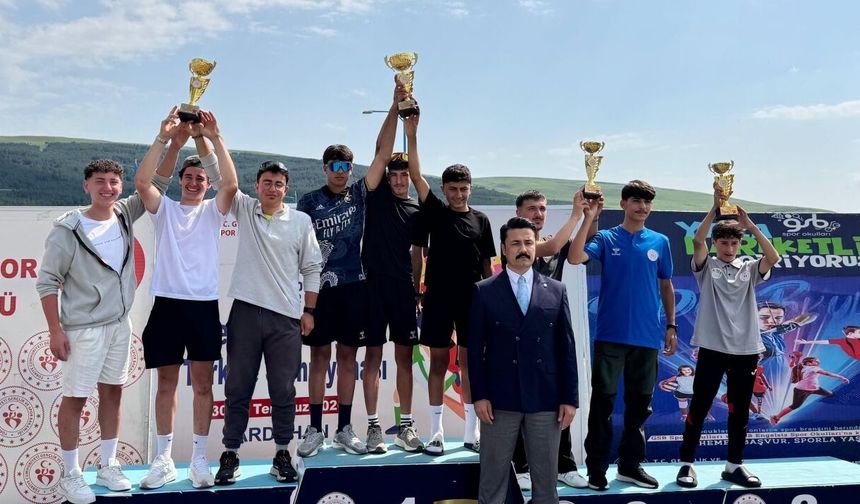 Rize Kayak Takımı Ardahan'da Zirveye Çıktı: 11 Madalya ve 5 Kupalık Büyük Başarı