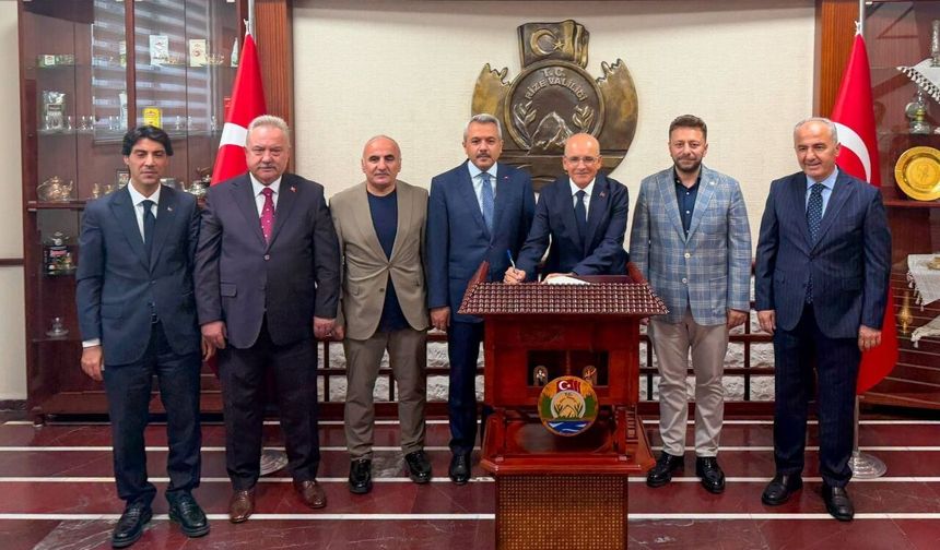 Hazine ve Maliye Bakanı Mehmet Şimşek Rize'de Temaslarda Bulundu