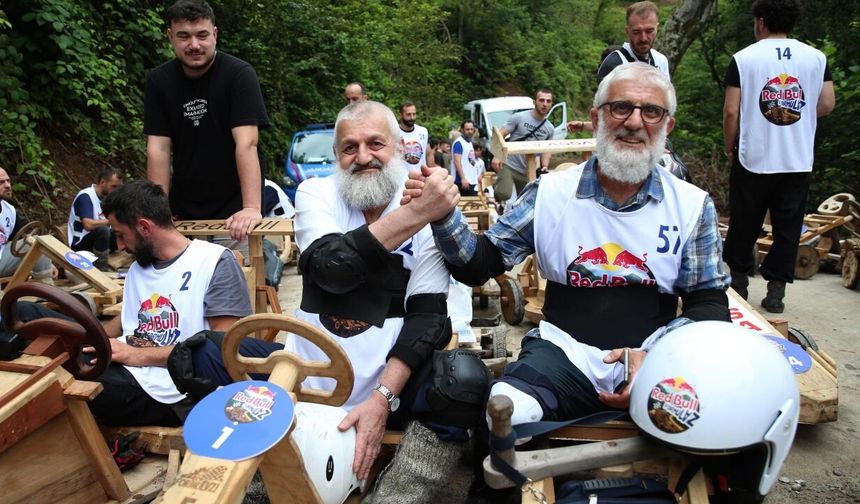 Rize'de "16. Geleneksel Red Bull Formulaz Tahta Araba Yarışları" düzenlendi