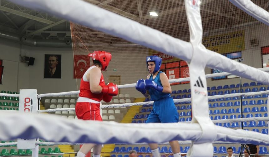 Yeşilay 23 Yaş Altı Türkiye Ferdi Boks Şampiyonası Rize'de devam ediyor