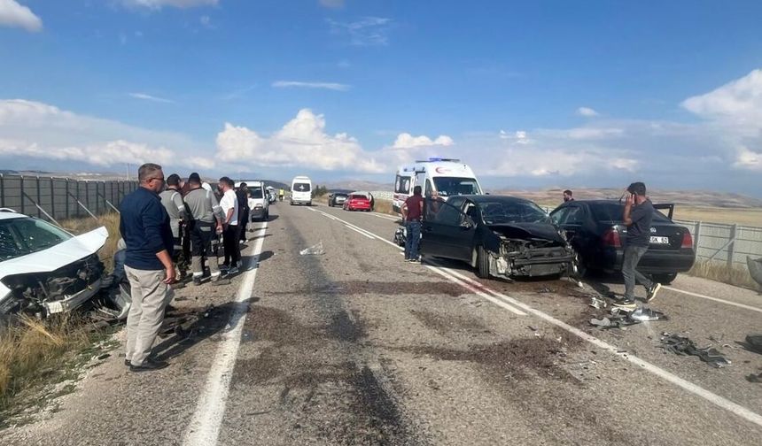 Bayburt'ta trafik kazasında 9 kişi yaralandı