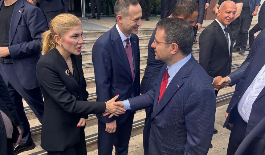 Bakan Gürlek, Trabzon'da Partililerle Buluştu