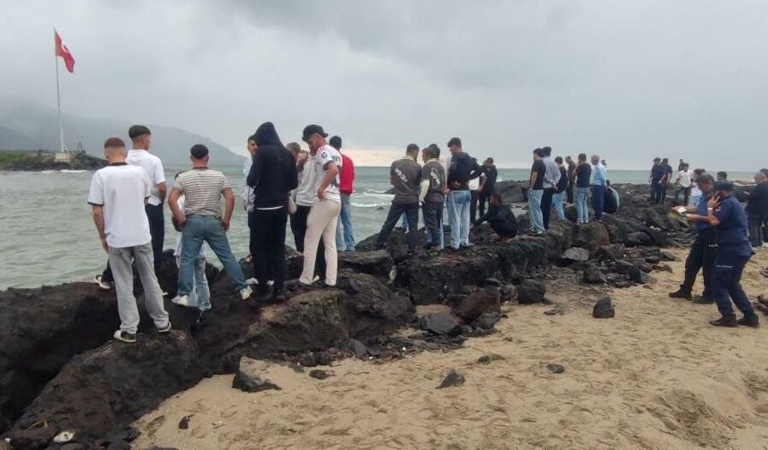 Karadeniz'de akıntıya kapılan İranlı, boğuldu