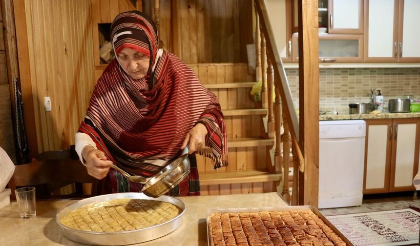 Asırlık yöresel lezzet "mısır unlu baklava" yeniden sofralarda yer buluyor