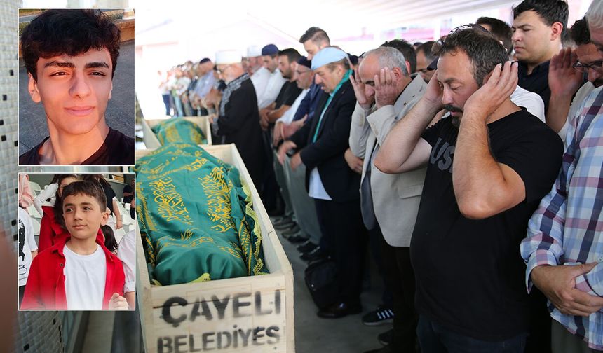 Çayeli'nde denizde kaybolan iki kardeş son yolculuklarına uğurlandı