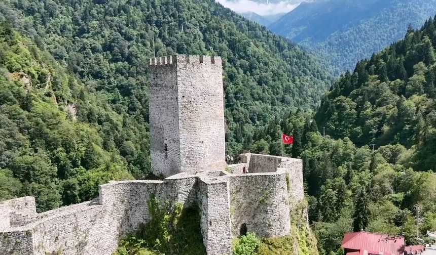 Zil Kale, her mevsim doğa ve tarih tutkunlarının ilgisini çekiyor