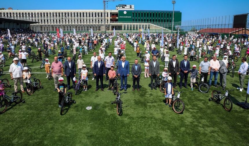 Rize’de Yaz Kur’an Kurslarını Tamamlayan 1053 Çocuğa Bisiklet Hediye Edildi