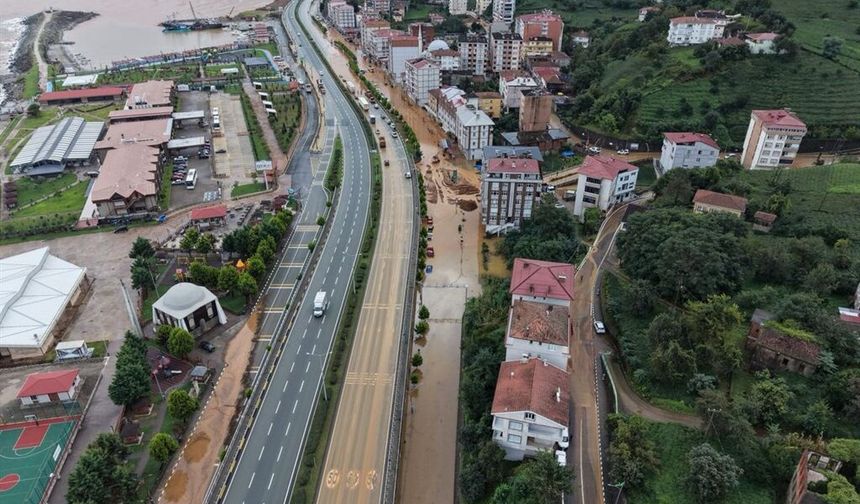 Rize'de sağanak, sel ve taşkınlara yol açtı