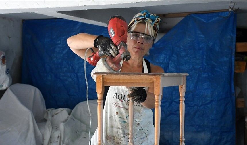Eski mobilyaları yenileme hobisini el sanatlarıyla birleştirip kazanç kapısı oluşturdu