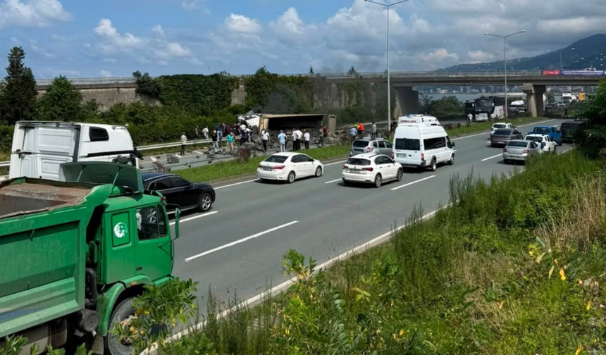 Çayeli’nde Trafik Kazası: 3 Kişi Yaralandı