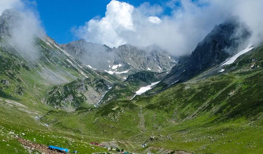 Kaçkar Dağı’nda Yönünü Kaybeden İngiliz Dağcı İçin Kurtarma Çalışması
