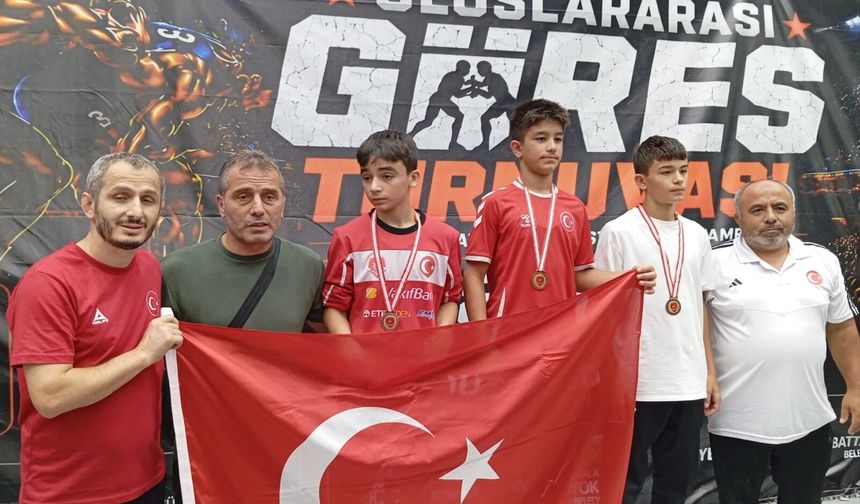 Rizeli Güreşçiler Uluslararası Turnuvadan 5 Madalyayla Döndü