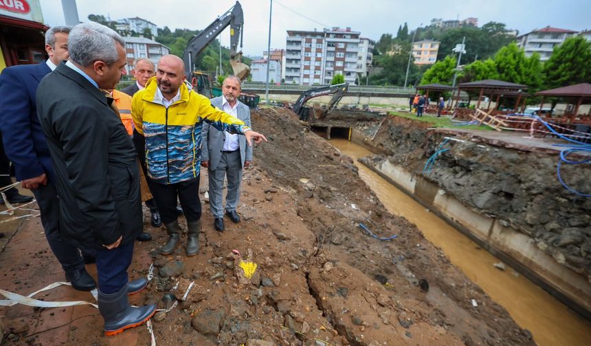 Vali Baydaş İyidere’de Afette Tıkanan Menfezleri İnceledi