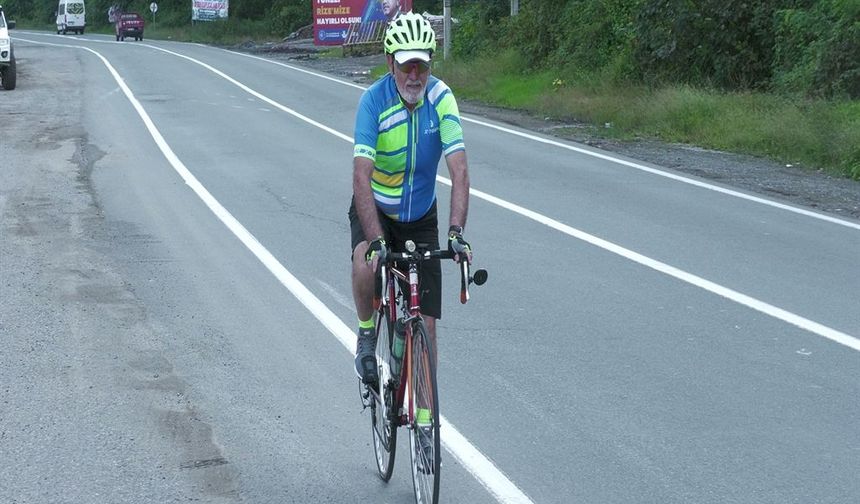 75 Yaşında Pedallara Meydan Okuyor: Rize’den Batum’a Bisikletle Gidiyor