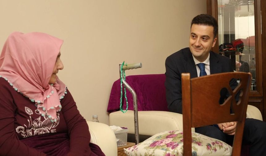 Çayeli Kaymakamı Kırçuval, Yaşlıları Evlerinde Ziyaret Etti