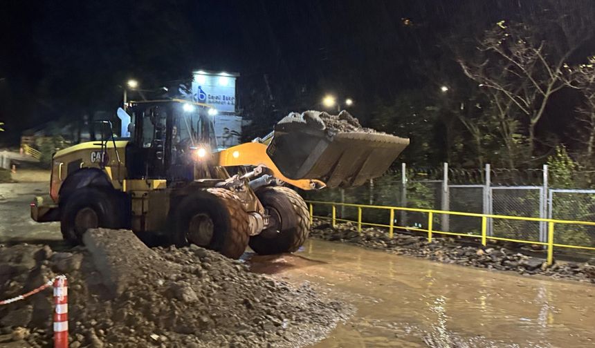Çayeli'nde sağanak etkili oldu