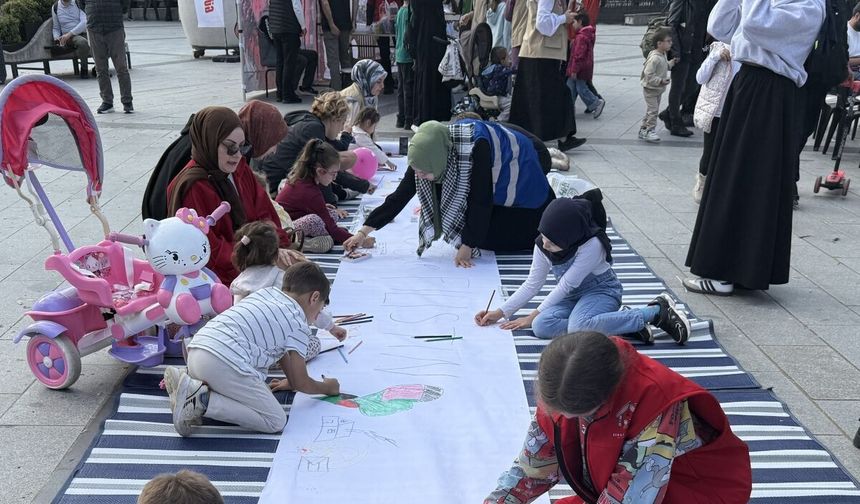 Rize'de çocuklar Filistinli akranları için resim çizdi