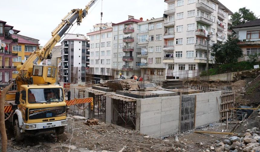 Rize'de Tophane ve Çarşı Mahallesi Camileri Yükseliyor